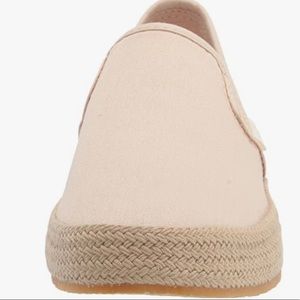 NWT UGG Canvas espadrilles